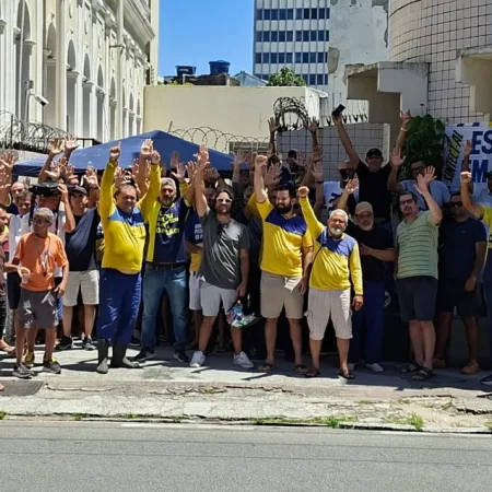 TRABALHADORES DOS CORREIOS MANTÊM GREVE E REFORÇAM MOBILIZAÇÃO