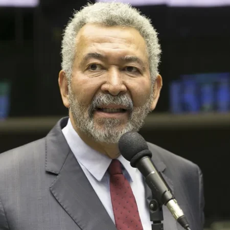 TSE DEVOLVE MANDATO AO DEPUTADO FEDERAL PAULÃO POR UNANIMIDADE