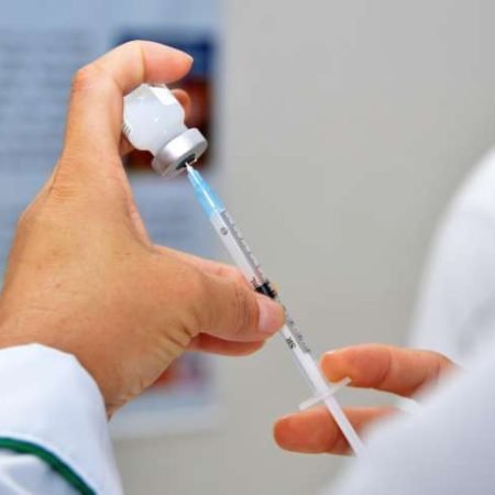 PAIS SÃO MULTADOS EM QUASE R$ 1 MILHÃO POR NÃO VACINAR OS FILHOS