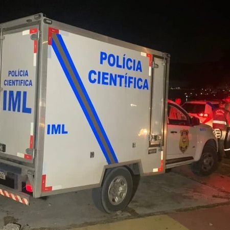 CORPO DE HOMEM É ENCONTRADO SEM ROUPAS E SINAIS DE VIOLÊNCIA EM ÁREA DE MATA