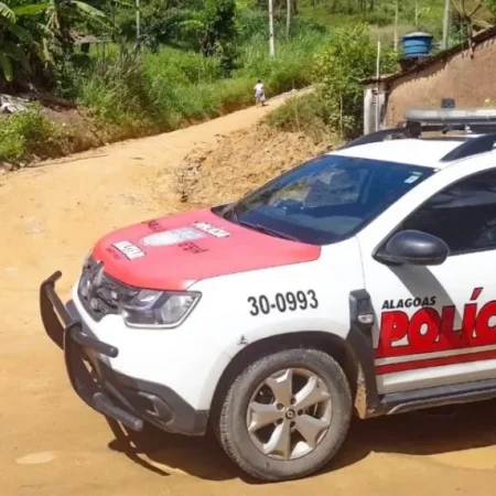 HOMEM É ESFAQUEADO EM VIA PÚBLICA