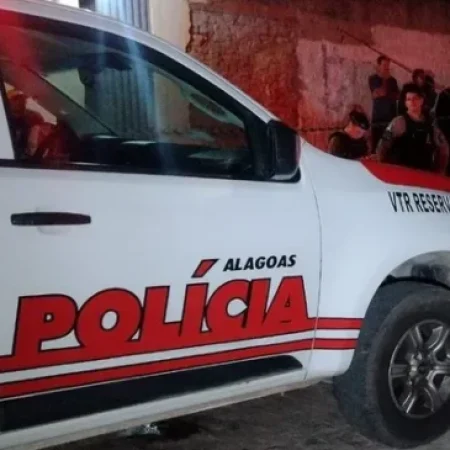 HOMEM AMEAÇA DEGOLAR A EX, MAS DORME NA CASA DELA E ACABA PRESO