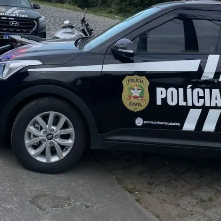 HOMEM FICA EM ESTADO GRAVE APÓS SER ATINGIDO POR PRATO DURANTE DISCUSSÃO