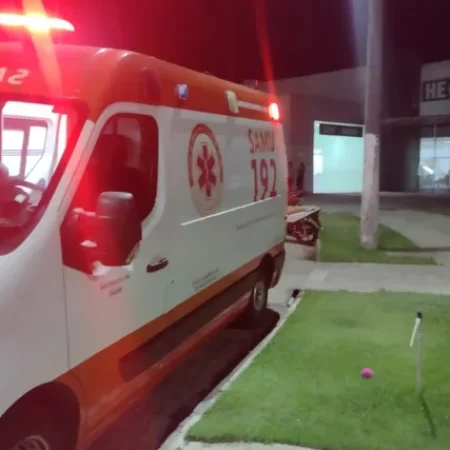 HOMEM É SOCORRIDO APÓS SOFRER QUEDA DE MOTO NA AL-220