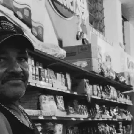 HOMEM É ESFAQUEADO ATÉ A MORTE APÓS TENTAR SEPARAR BRIGA