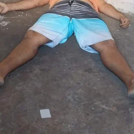 SUSPEITOS INVADEM E EXECUTAM HOMEM DENTRO DE RESIDÊNCIA