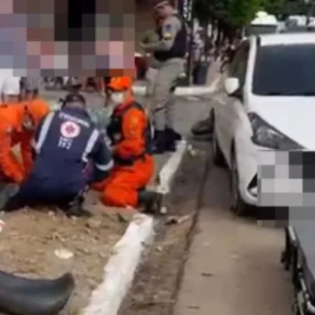 COLISÃO ENTRE CARRO E MOTOCICLETA DEIXA FERIDOS