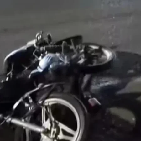 MOTOCICLISTA FICA FERIDO APÓS COLISÃO COM CARRO