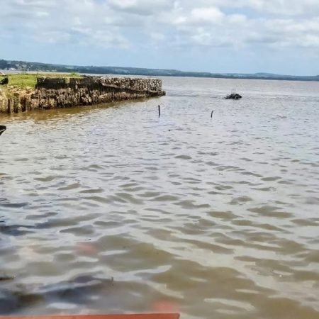 CORPO ACHADO NA LAGOA MUNDAÚ É APONTADO PELA FAMÍLIA COMO DE JOVEM DESAPARECIDO